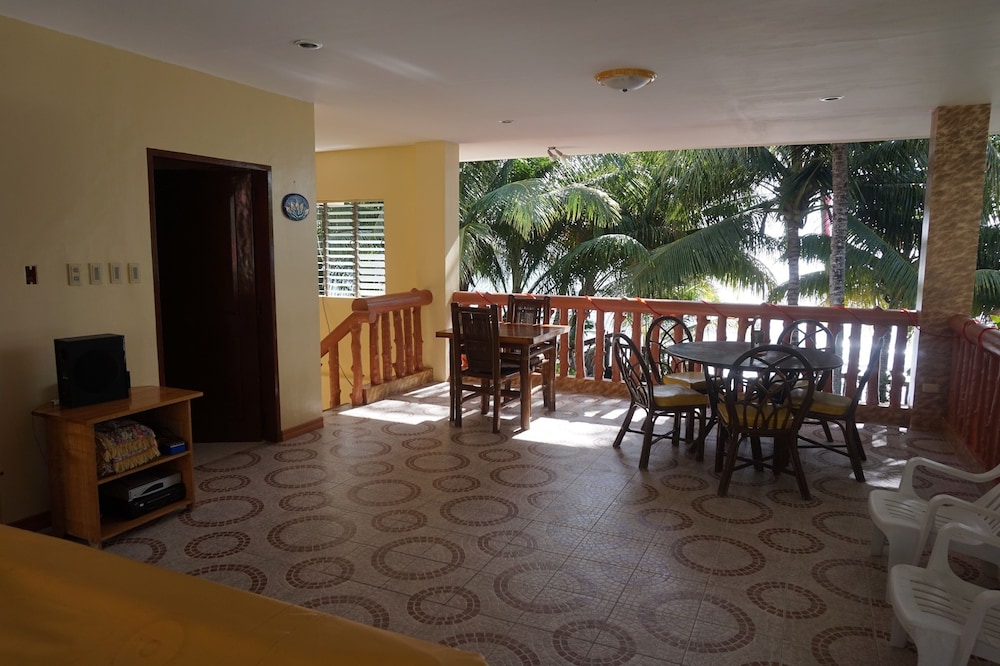 Wellbeach Dive Resort 50/74