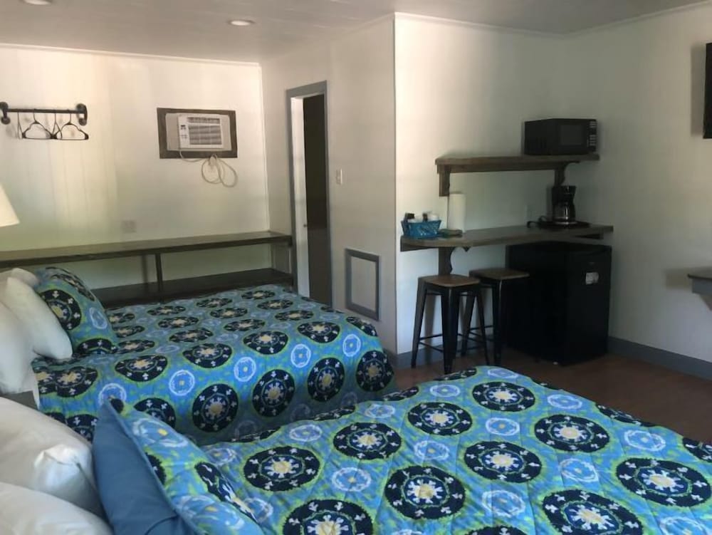 Swell Motel 33/58