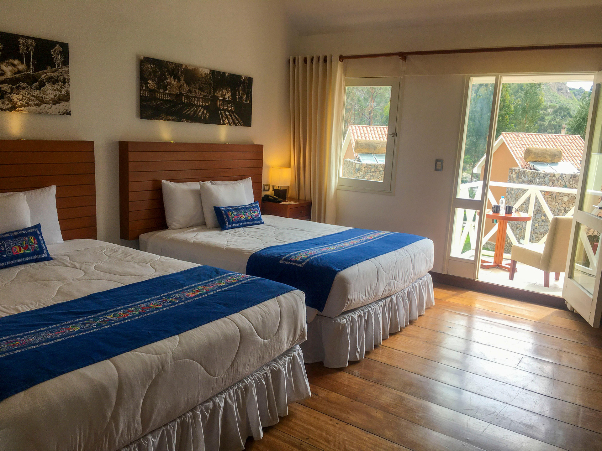 Deluxe, Twin Beds, Valley View