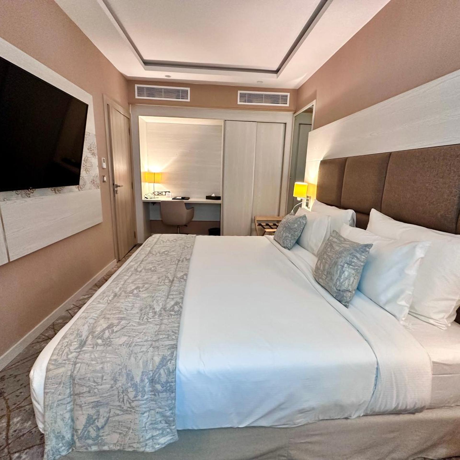 2H Hotel 11/61