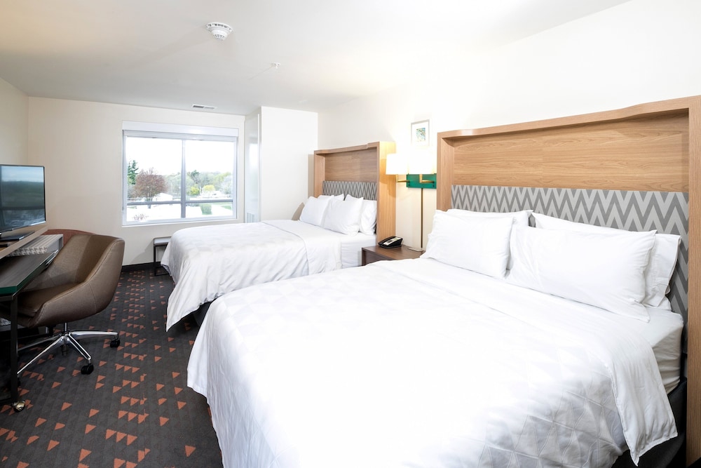 Holiday Inn & Suites Mount Pleasant 12/64