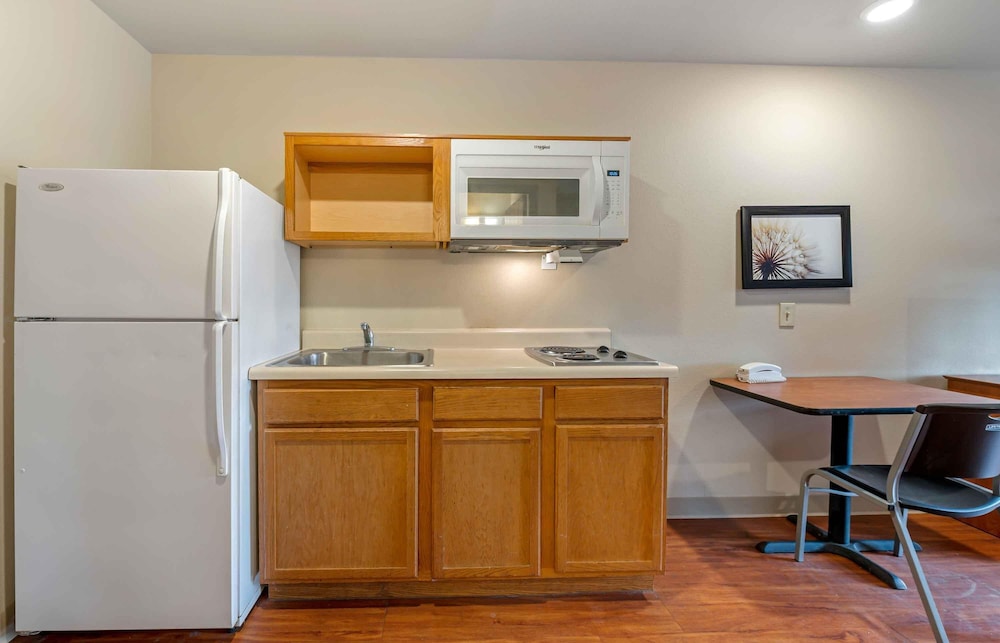 Extended Stay America Select Suites - Indianapolis - Greenwood 34/50