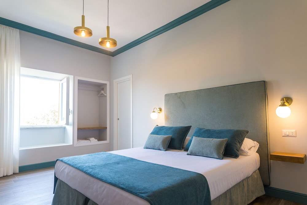 Sorrento Pool And Suites 15/29