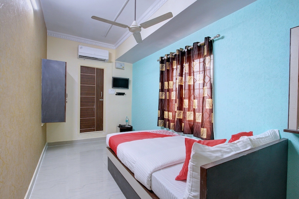 Oyo 24259 Hotel Blue Inn 33/35