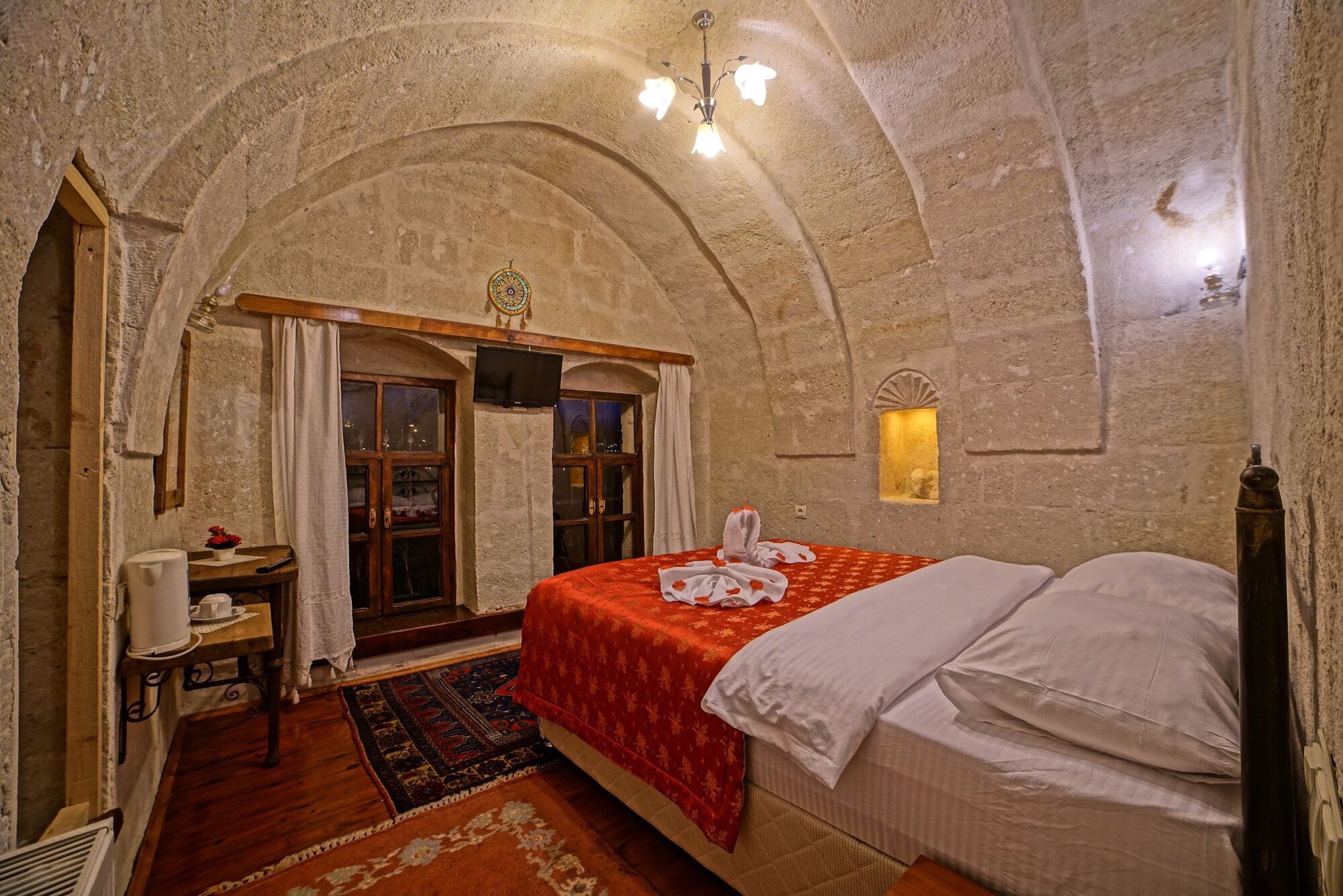 Arch, Queen Bed