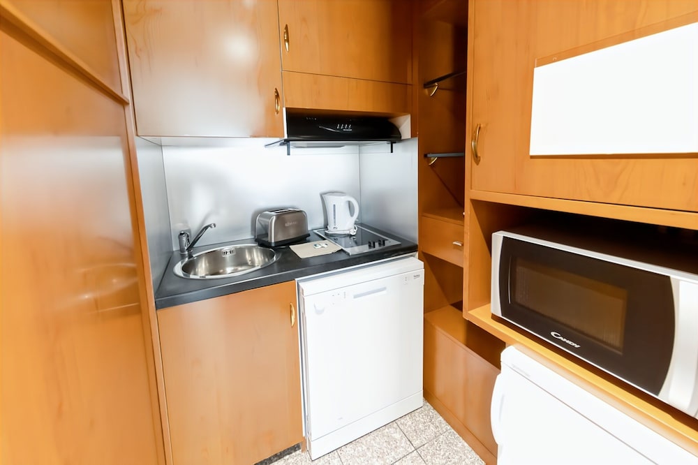 Hotel Goldstar Resort And Suites 20/50
