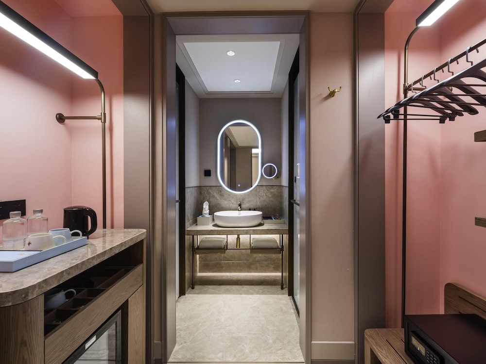 Mercure Shanghai Jinqiao 45/48