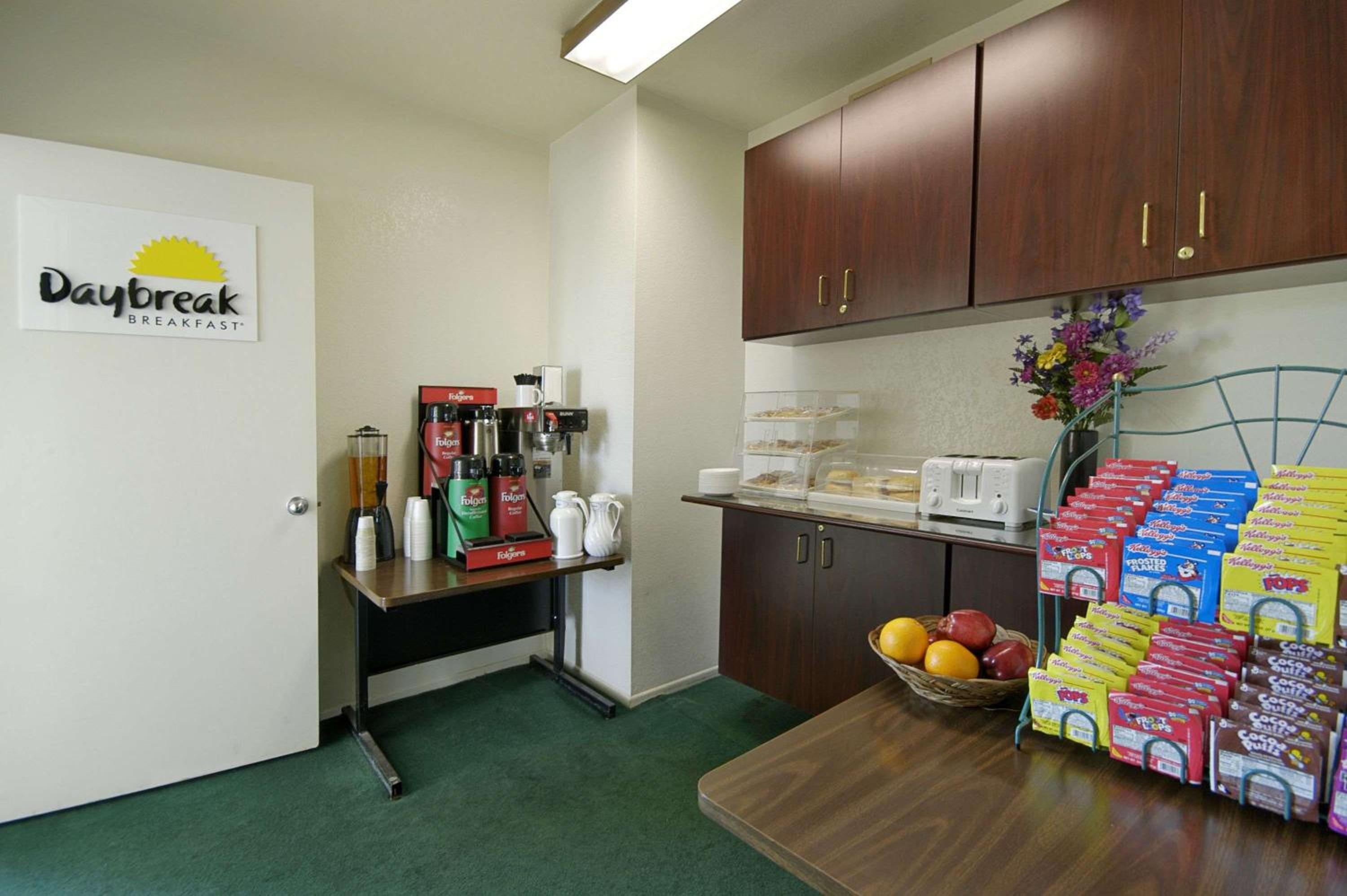 Days Inn by Wyndham Riverside Tyler Mall 13/21