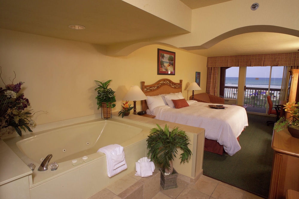 HAMPTON INN ST. AUGUSTINE BEACH 32/39