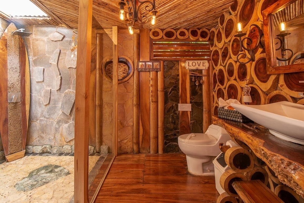 Ocho Artisan Bungalows 27/80