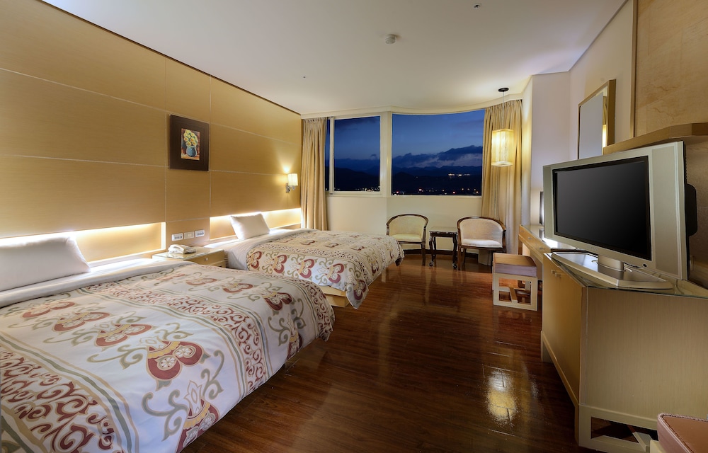 Cheng Pao Hotel 37/64