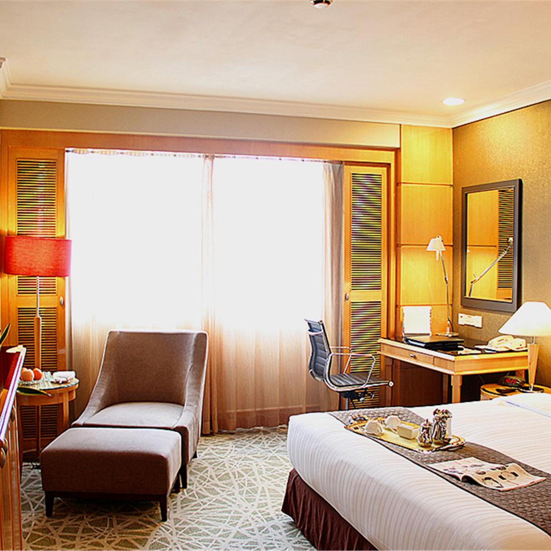 DELUXE KING ROOM