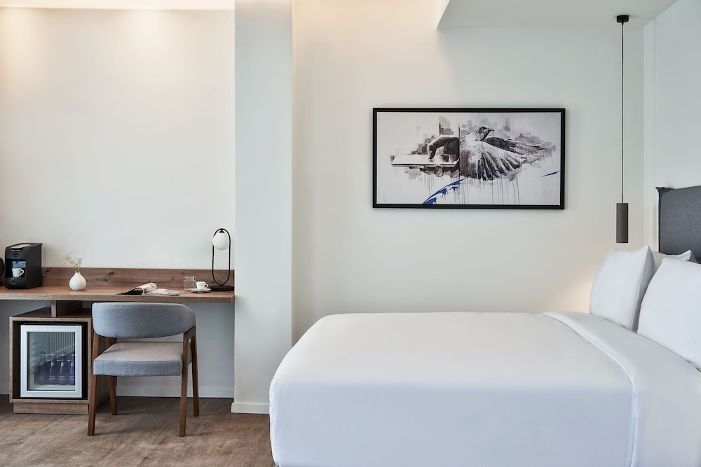 EXECUTIVE, STUDIO, SUITE