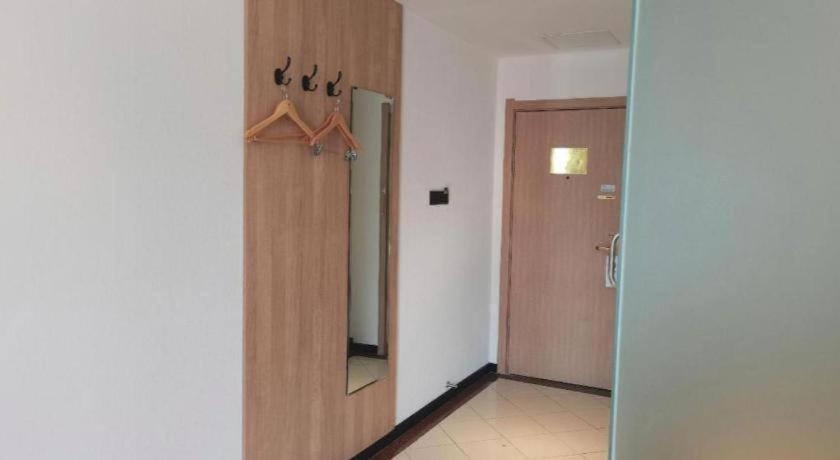 GreenTree Inn Shanxi Luliang Fengshan Road Central Park Express Hotel 23/48