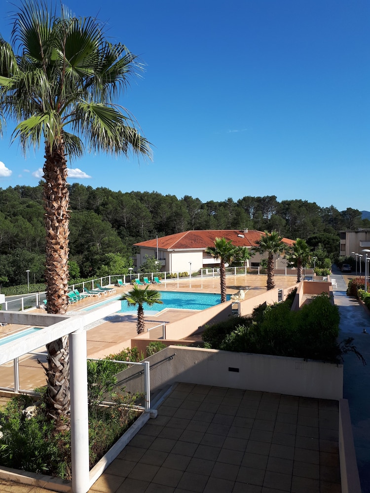 Les Parasols d Argens 12/44