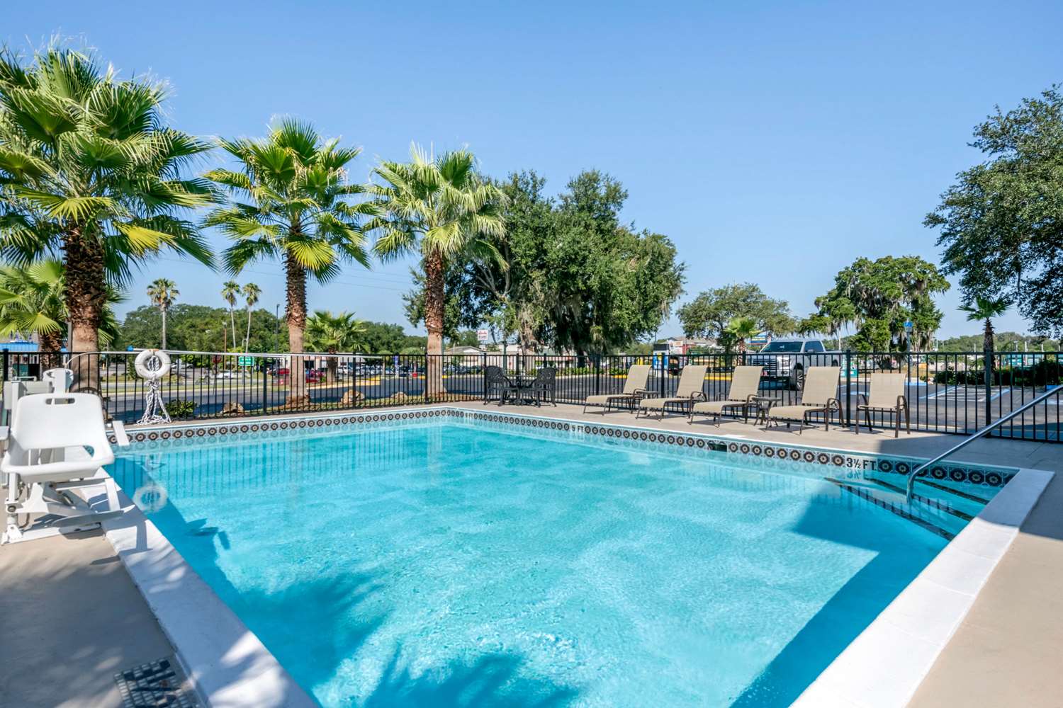 Quality Inn & Suites Leesburg Chain of Lakes 5/8