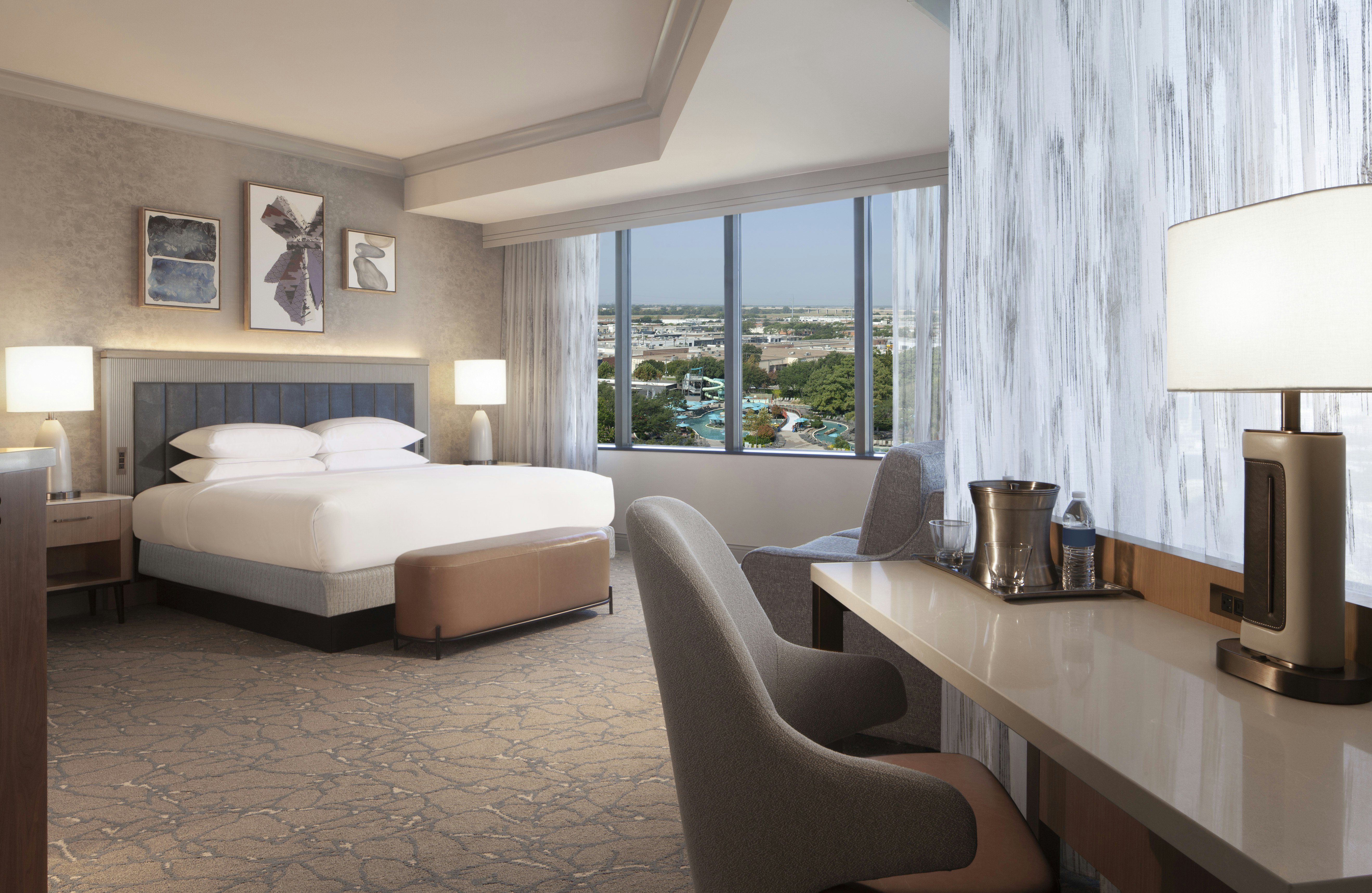 TOWER, DELUXE, SUITE, KING BED