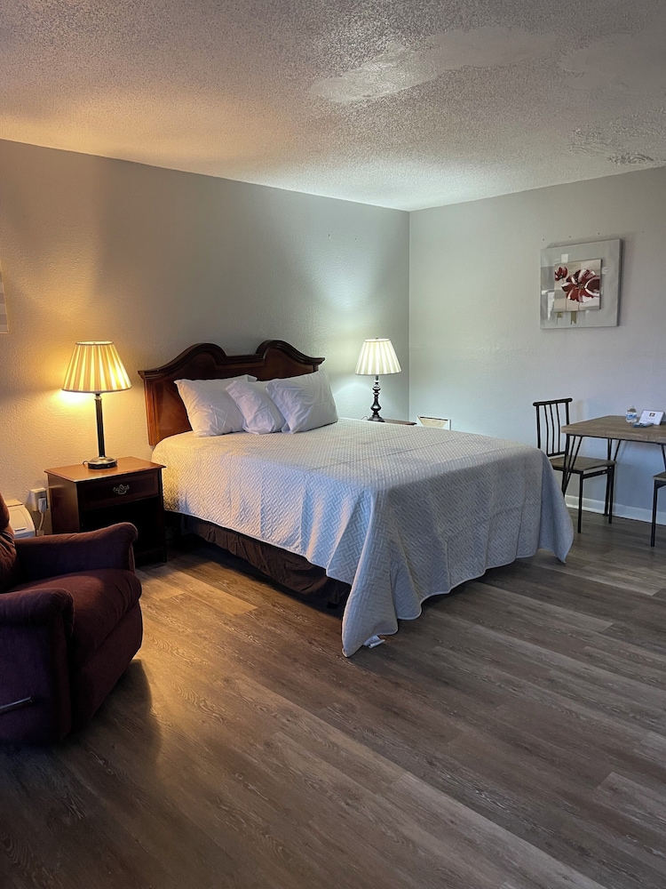 غرفة ديلوكس مفردة بسرير كوين، ANS Inn & Suites 10/10