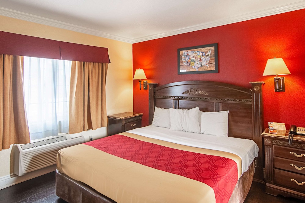 Econo Lodge Long Beach I-405 9/25