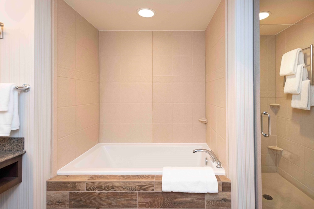 HILTON GARDEN INN SALT LAKE CITY AIRPORT 23/77