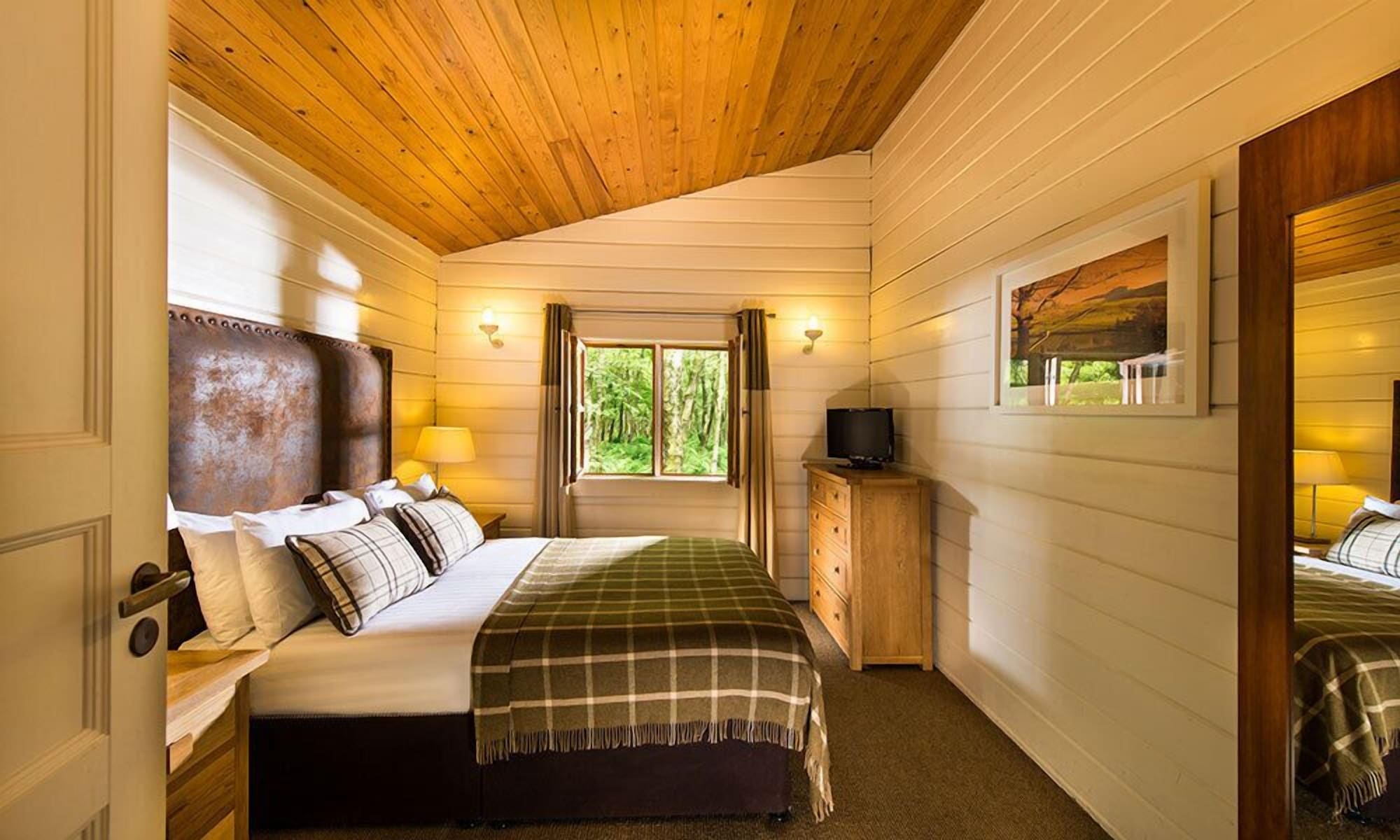 WOODLAND, LODGE