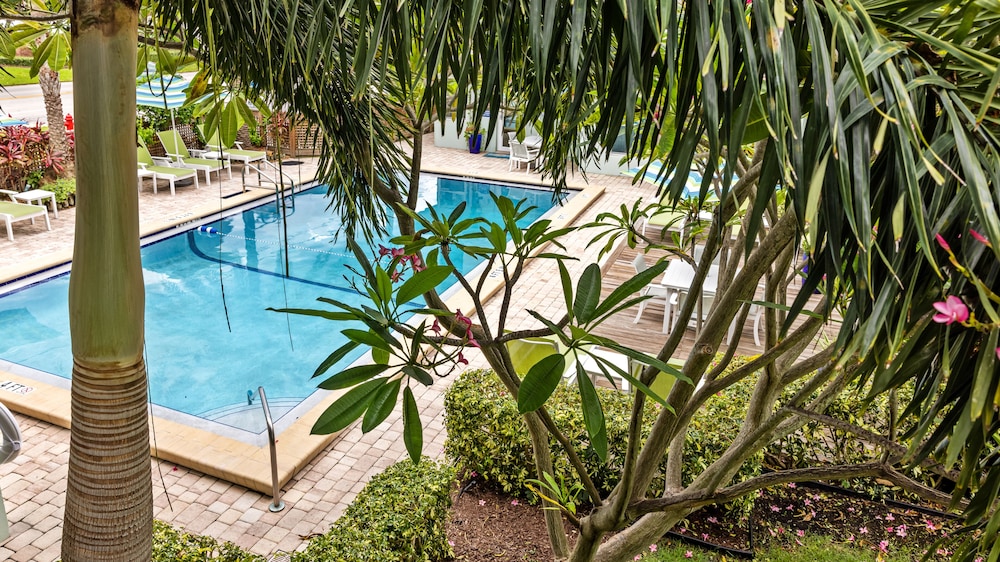 Sun Dek Beach House 52/56