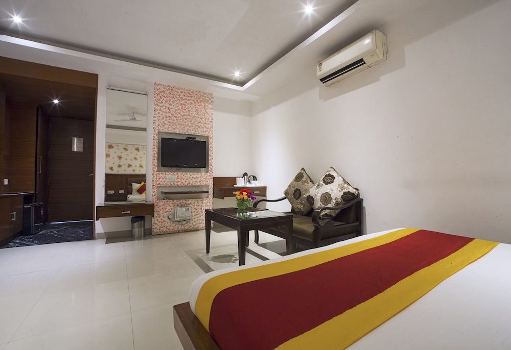 HOTEL KRISHNA DELUXE 8/70