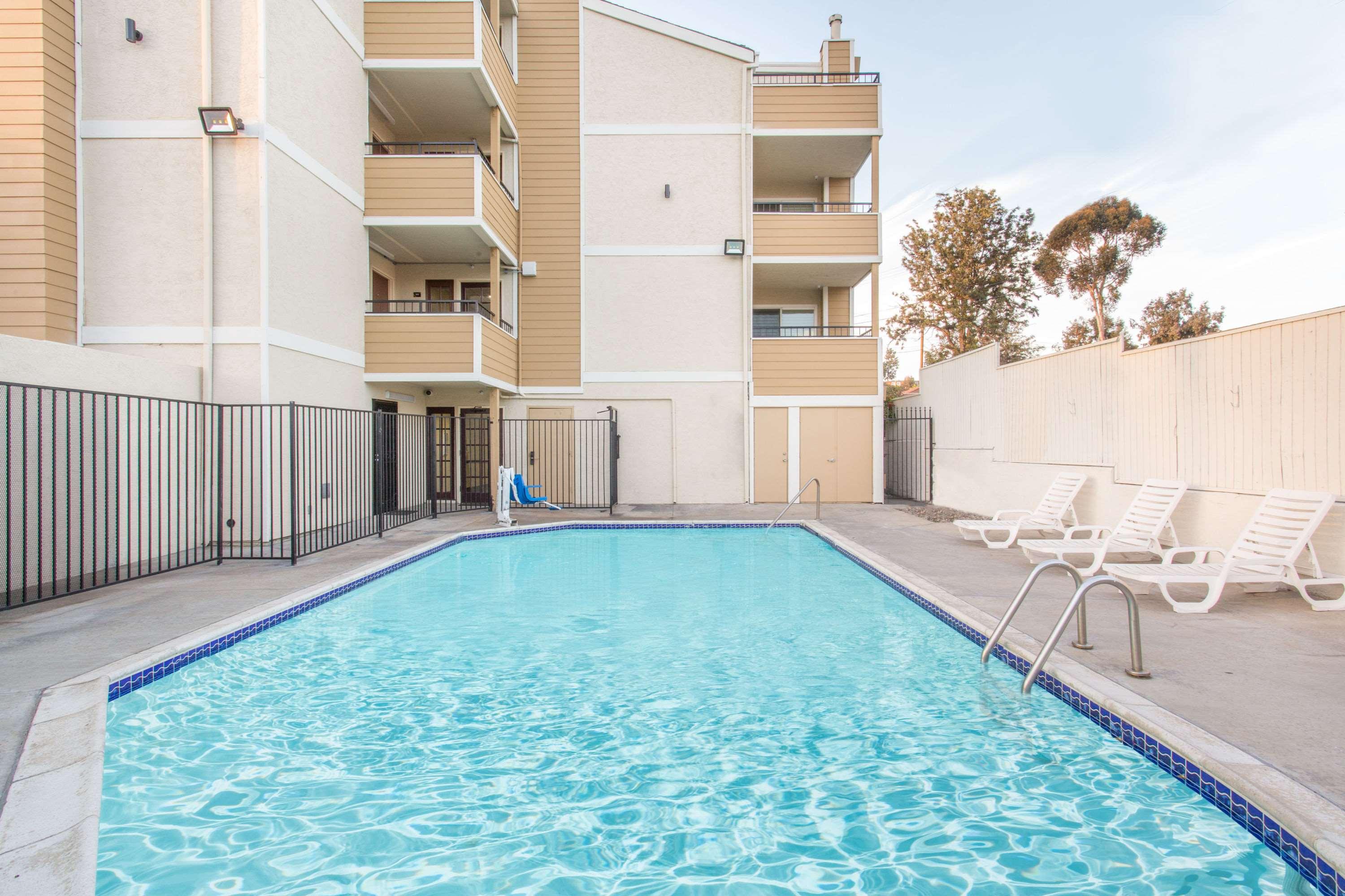 Super 8 by Wyndham National City Chula Vista 24/24