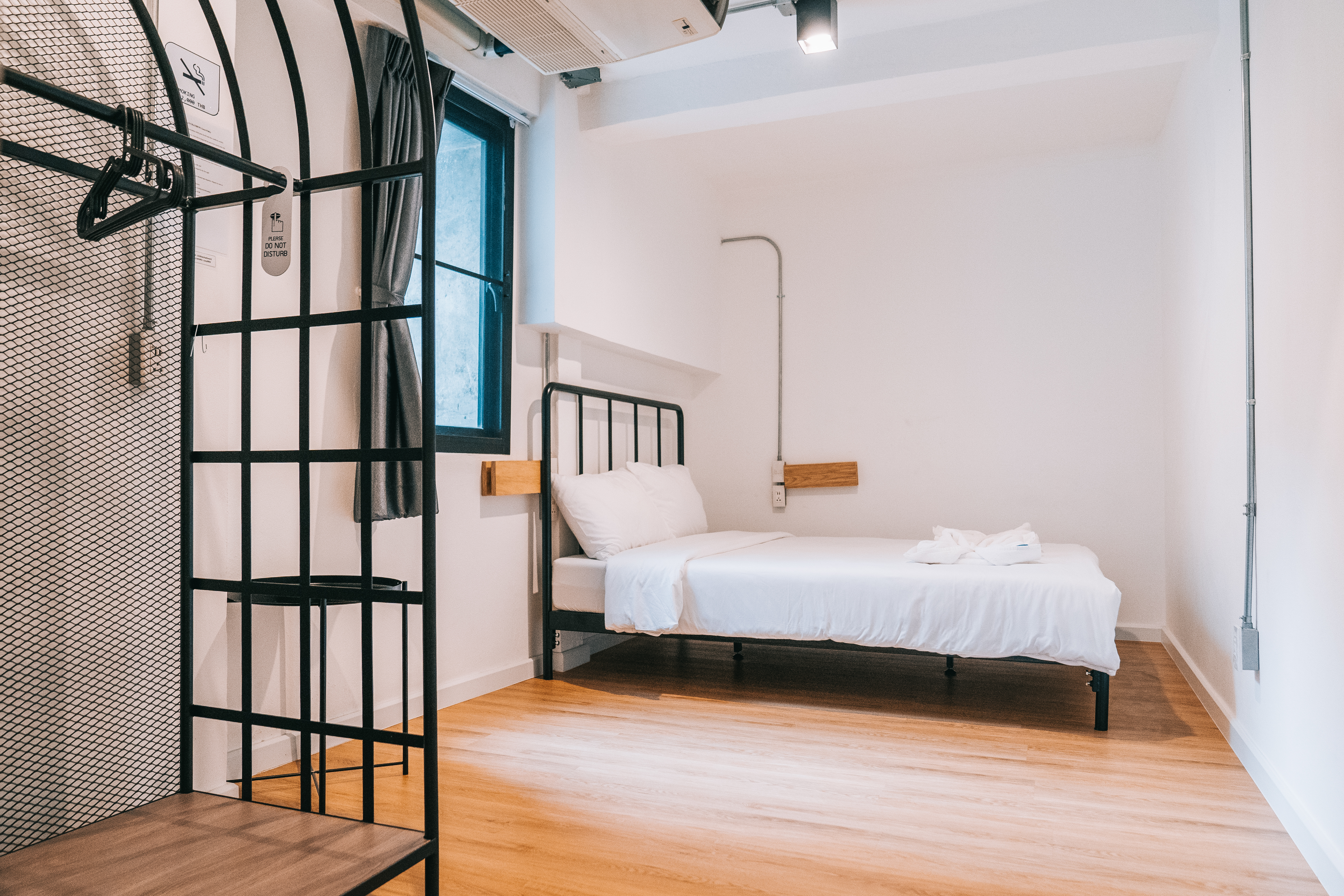 PRIVATE, DOUBLE BED, SHARED BATHROOM