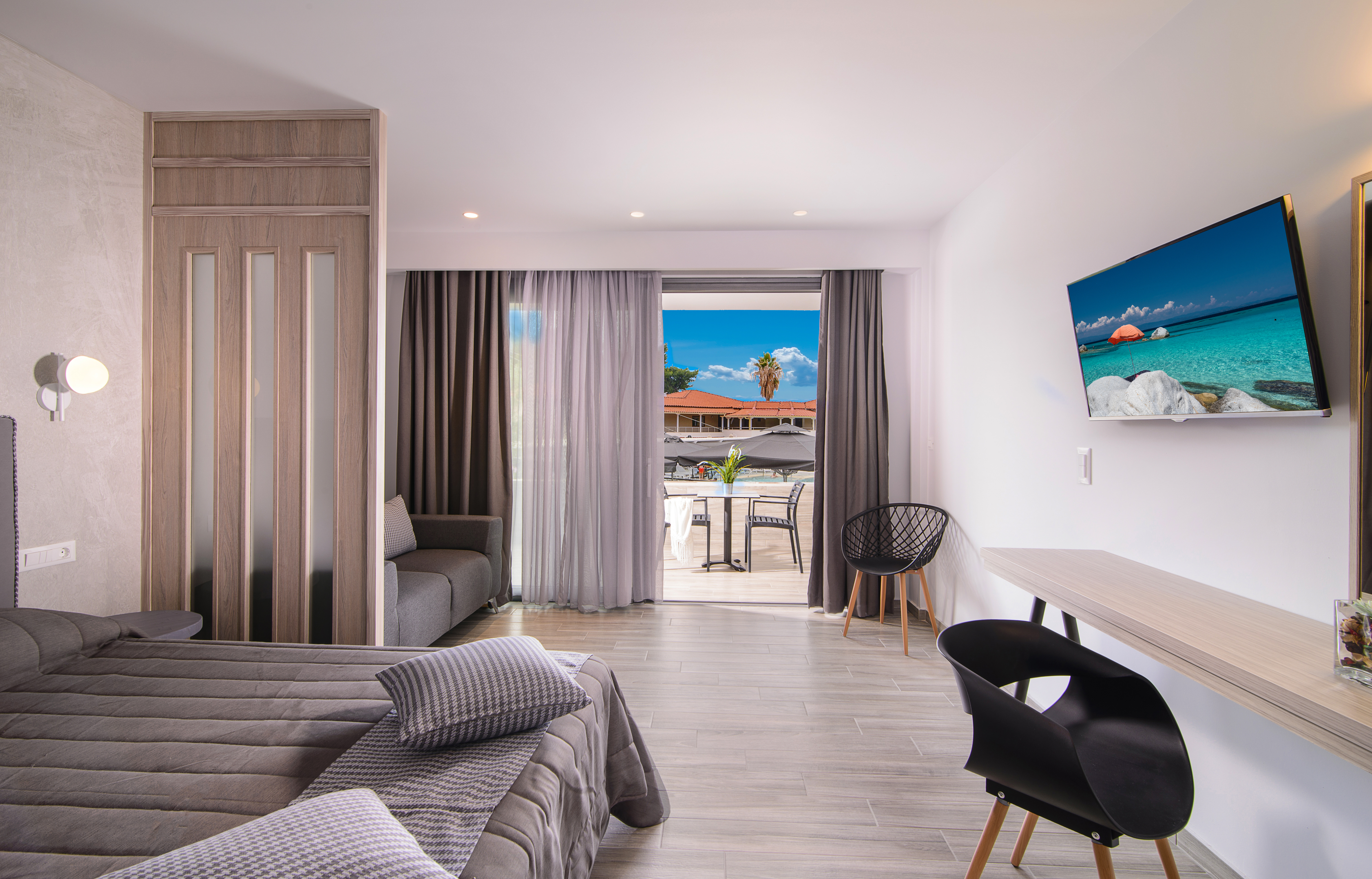Lagomandra Beach Hotel and Suites 32/71