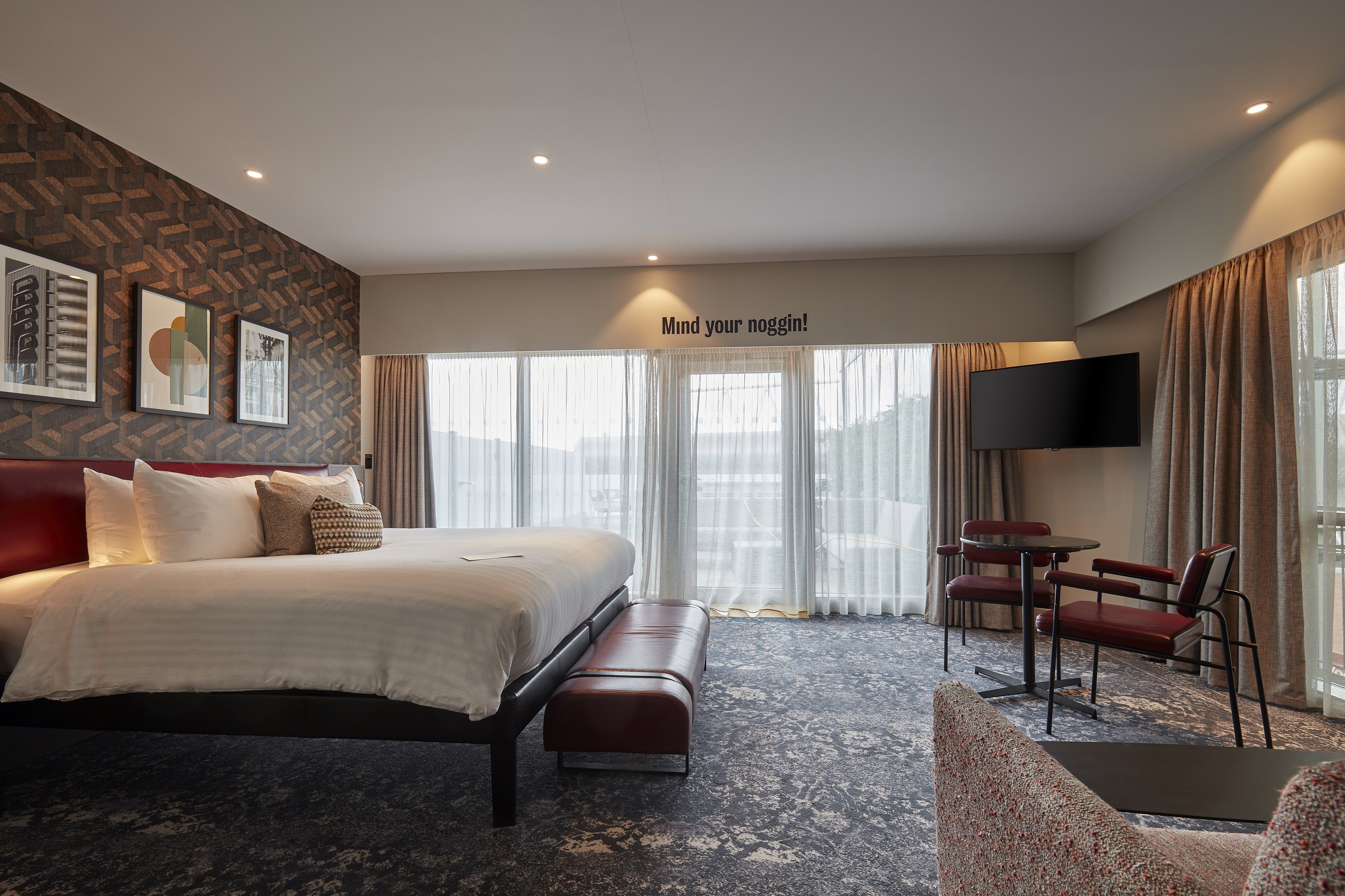 Standard, Queen Bed, Outdoor Living Area، voco Leicester, an IHG Hotel 2/3