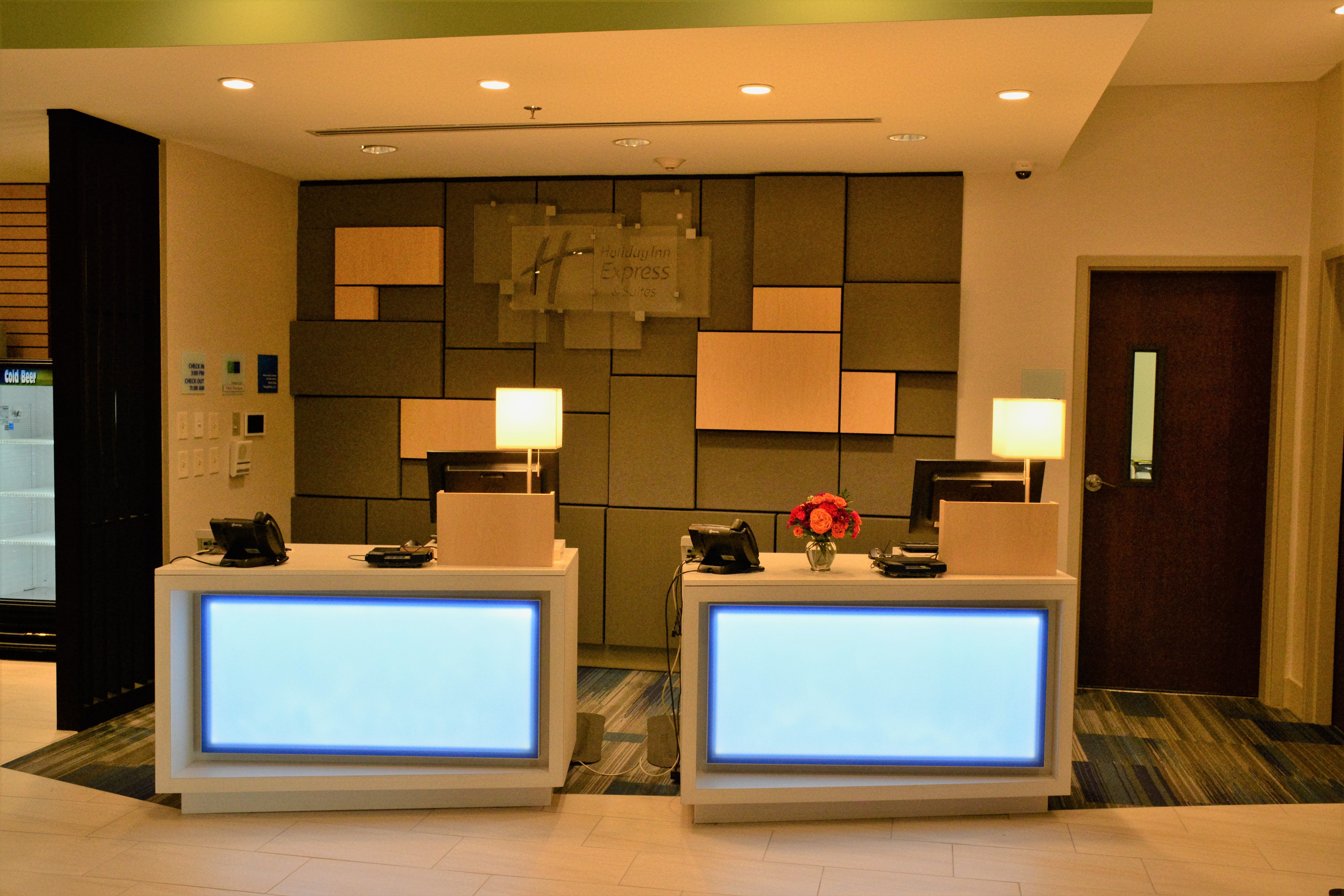 Holiday Inn Express Suites Lexington Park California 9/54