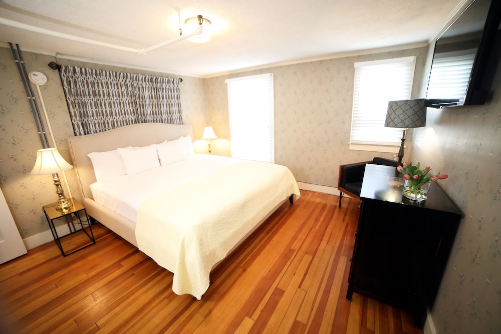 The Kennebunk Inn 8/50