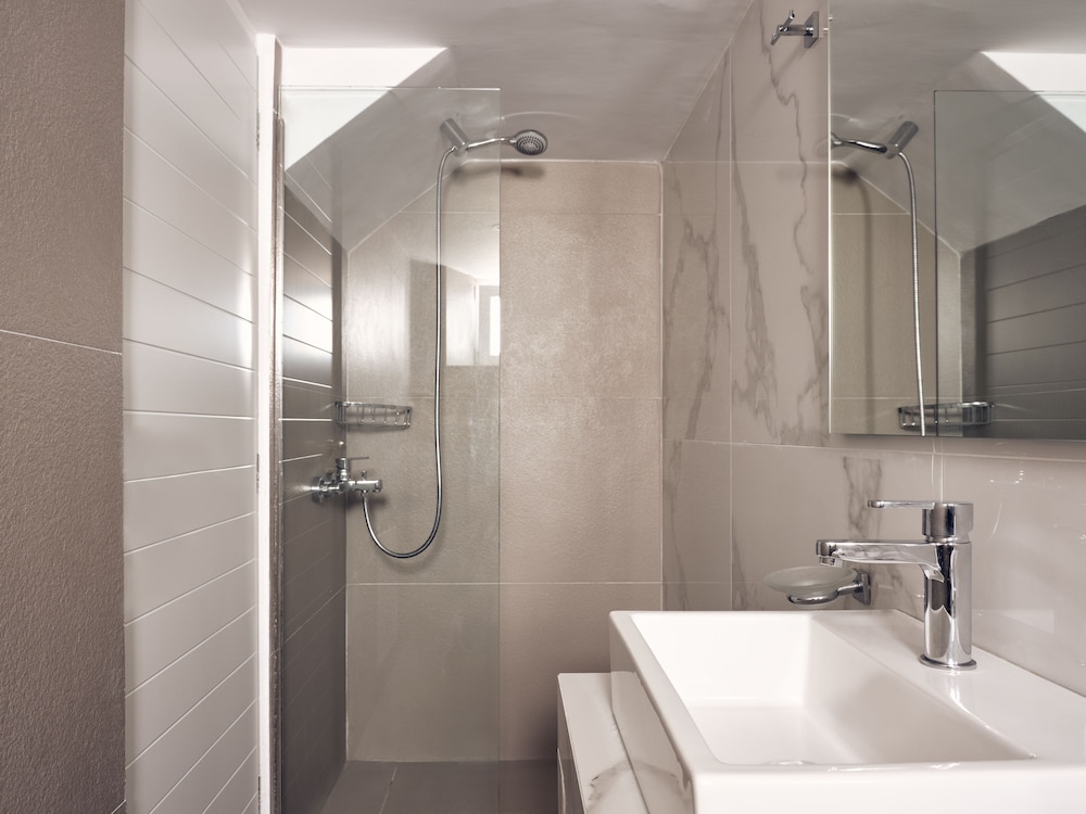 Arcs Boutique Villa Hotel 70/77