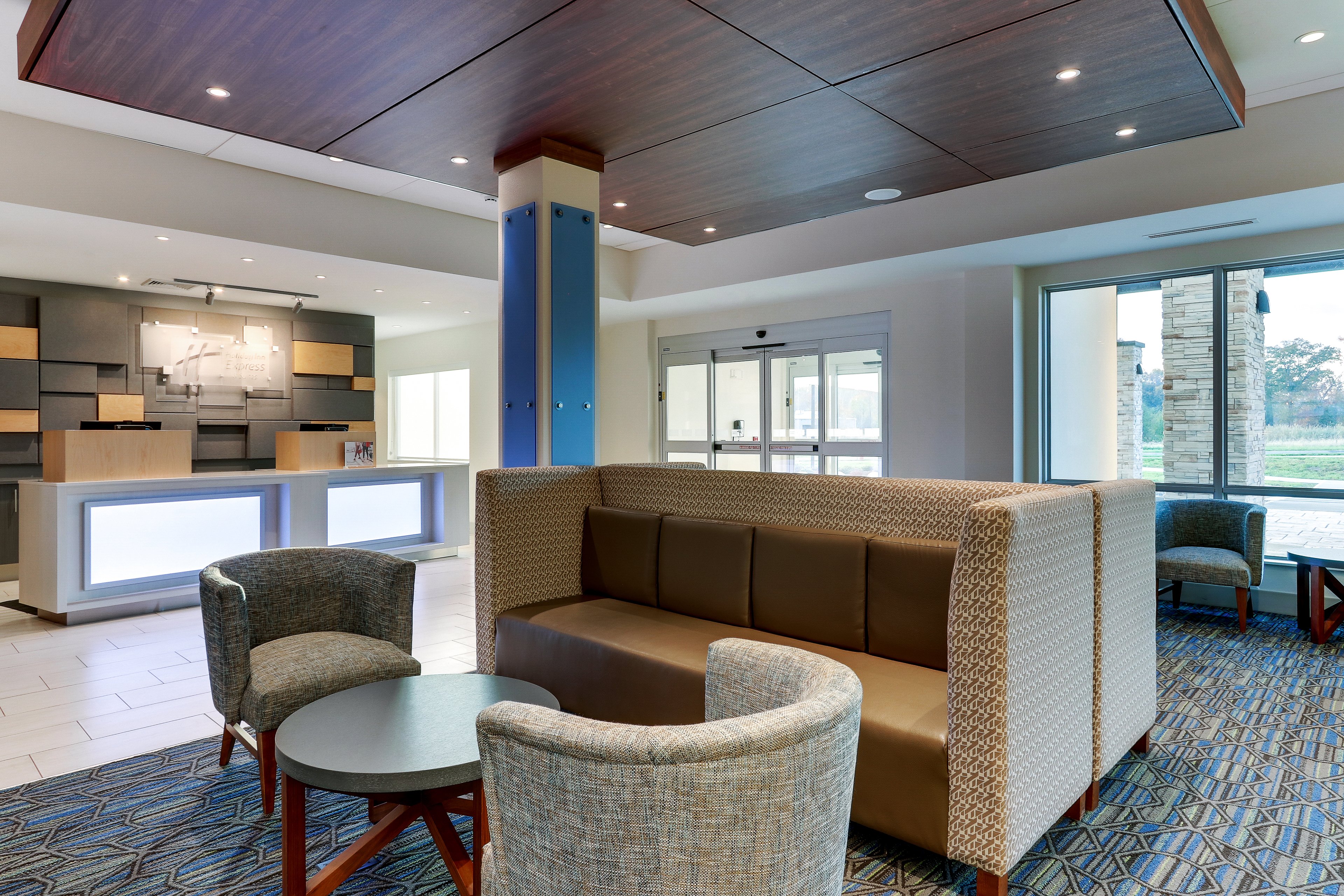 Holiday Inn Express Suites Middletown Goshen 47/71