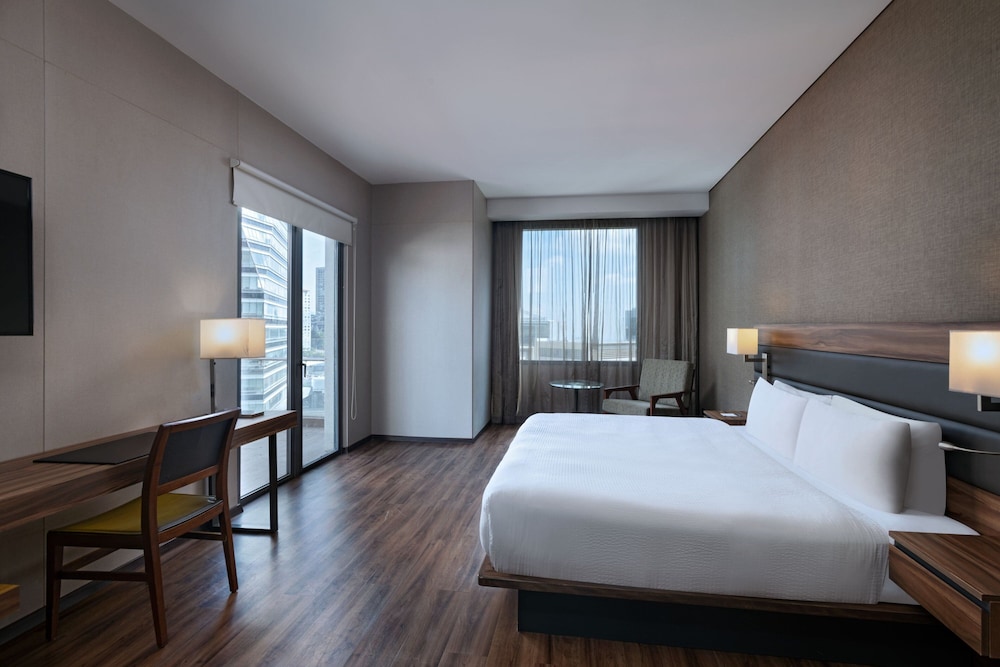1 Bedroom, Suite, Bathtub