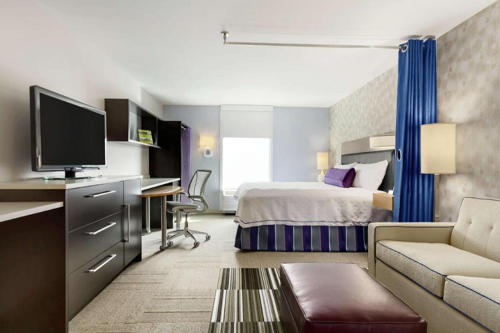 Studio, Suite, King Bed, Accessible