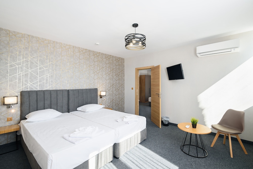 Avenue Hotel 23/50