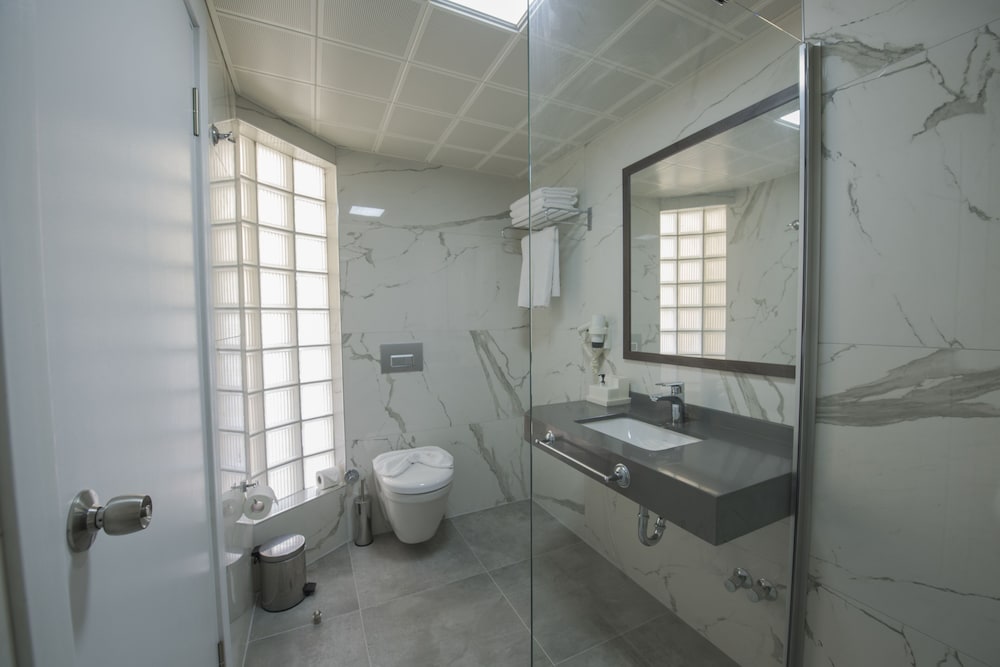 Belcehan Deluxe Hotel 50/50