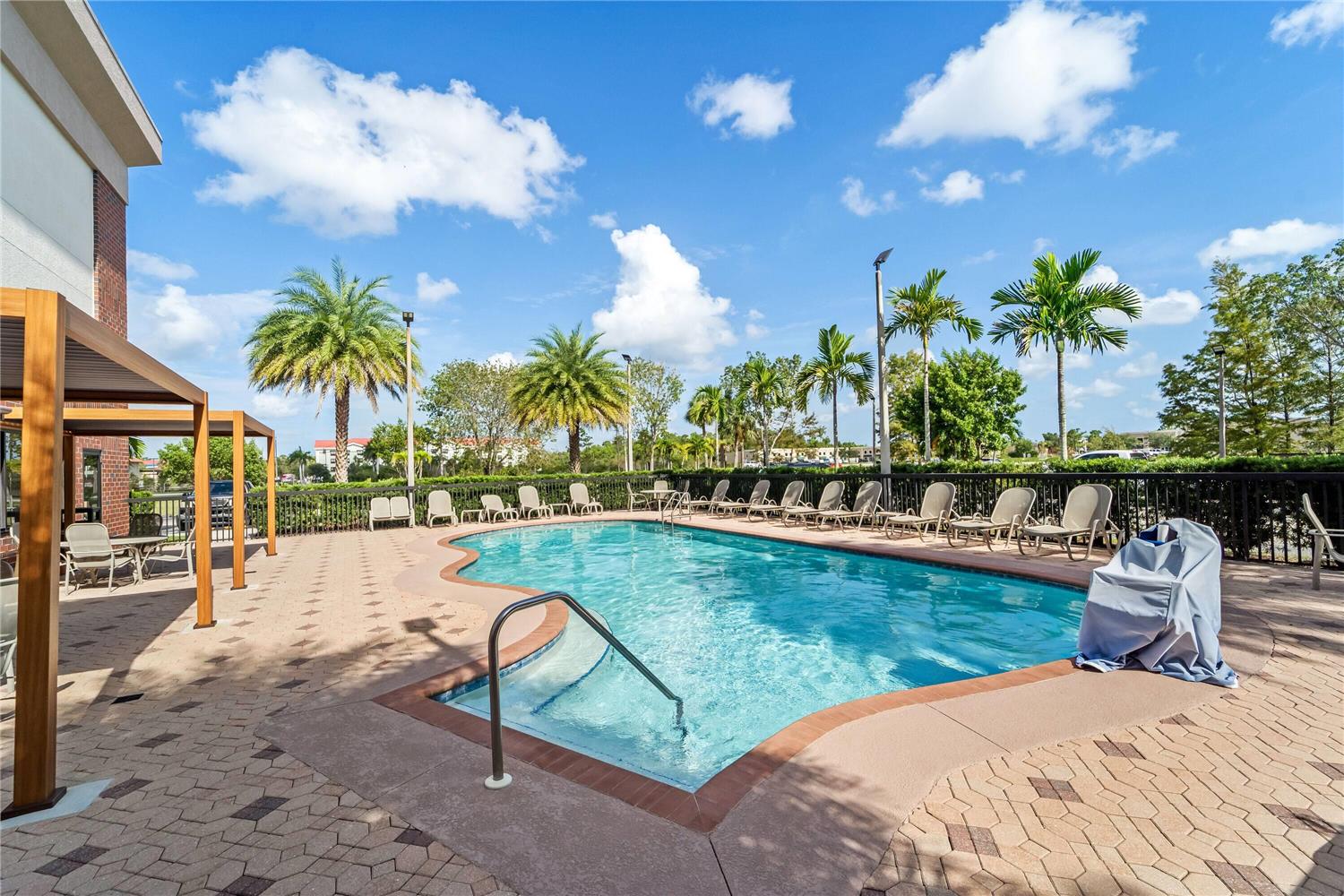 Days Inn Suites By Wyndham Fort Myers Near Jetblue Park 42/43