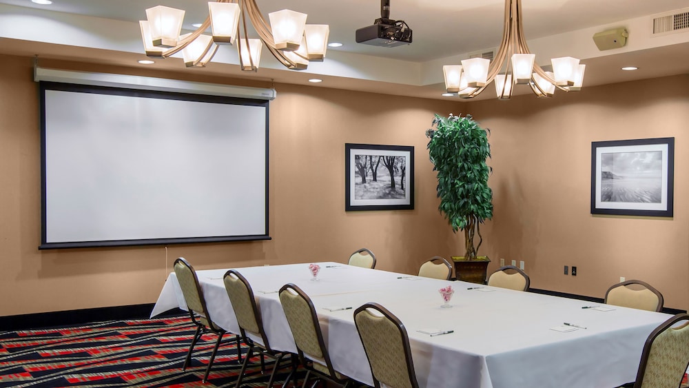 Holiday Inn Oklahoma City Airport 64/81