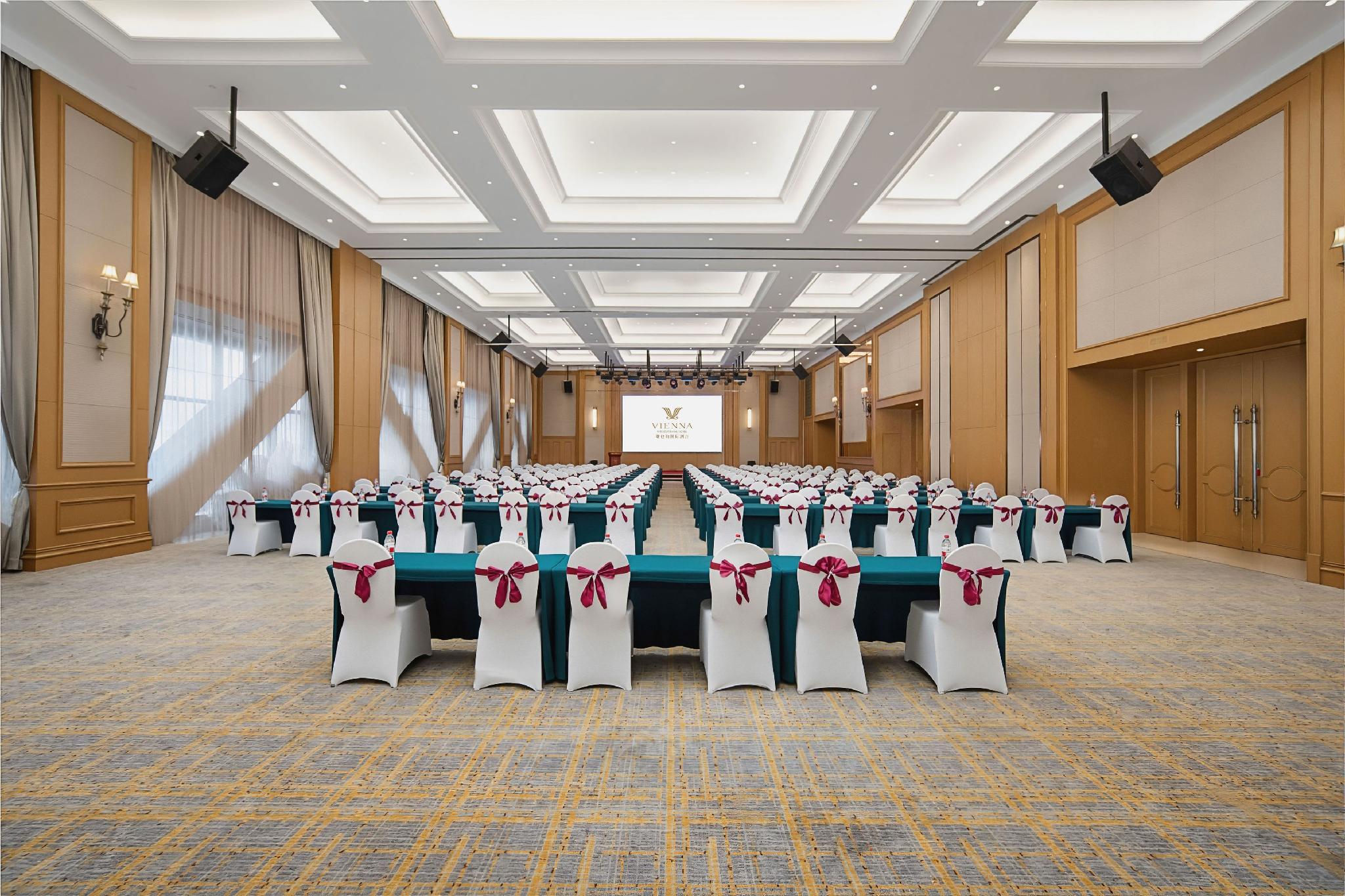 Vienna International Hotel (Suzhou Railway Station North Square) 43/49