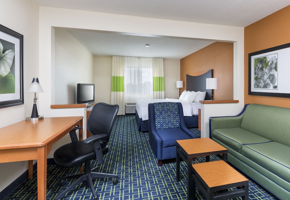 AmericInn by Wyndham Topeka 23/37
