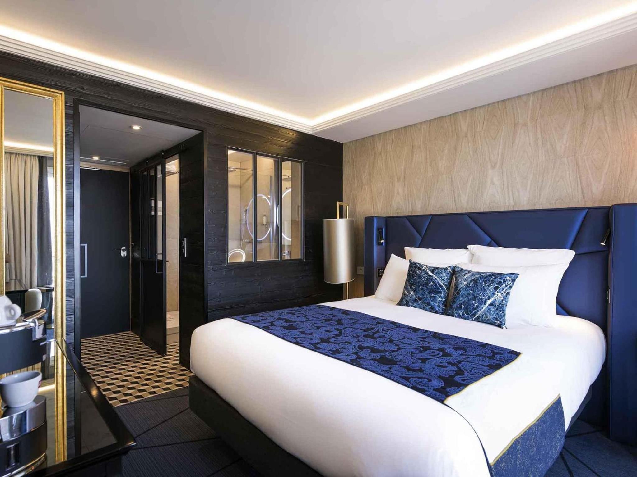 Deluxe, King Bed, Land Side, Balcony