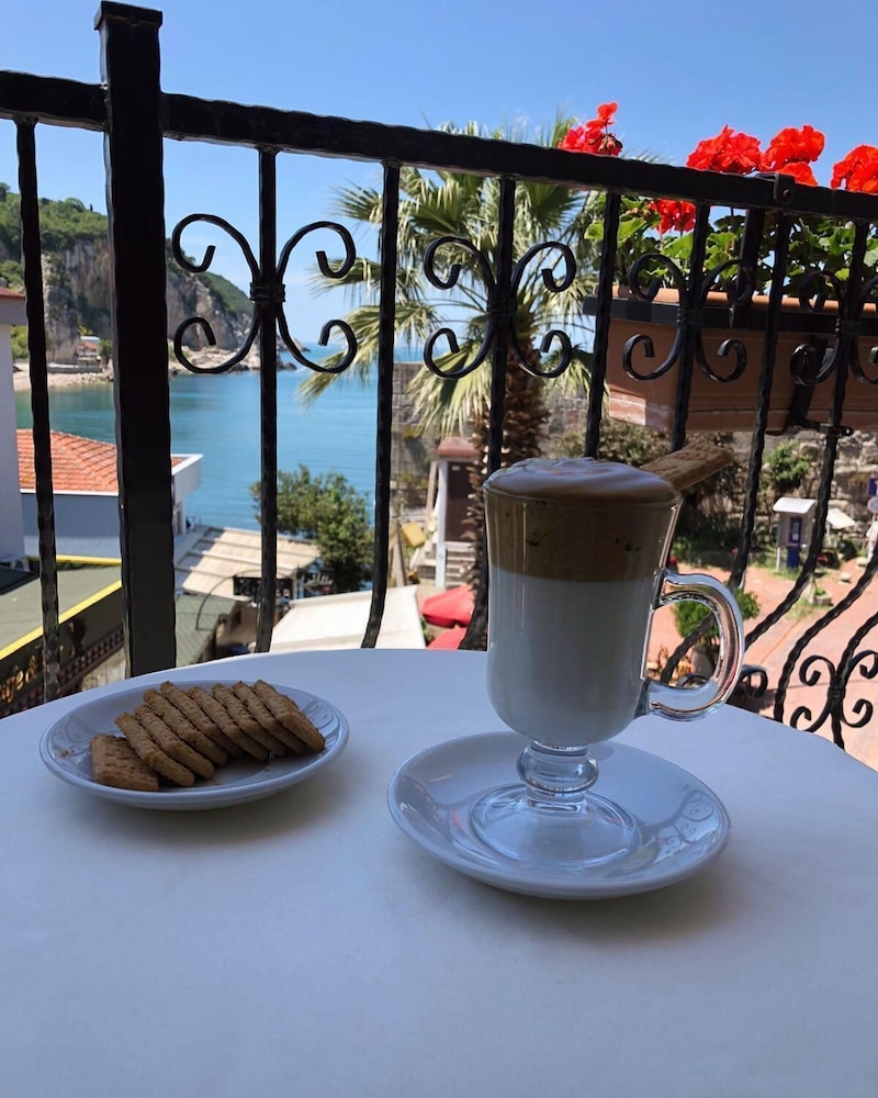 Sardinia Hotel 35/50