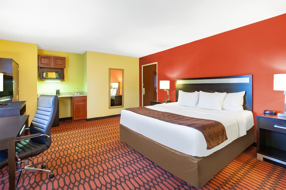 Baymont By Wyndham Harrisburg 8/41