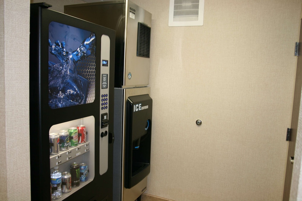Hampton Inn & Suites Cleveland-Mentor 16/45