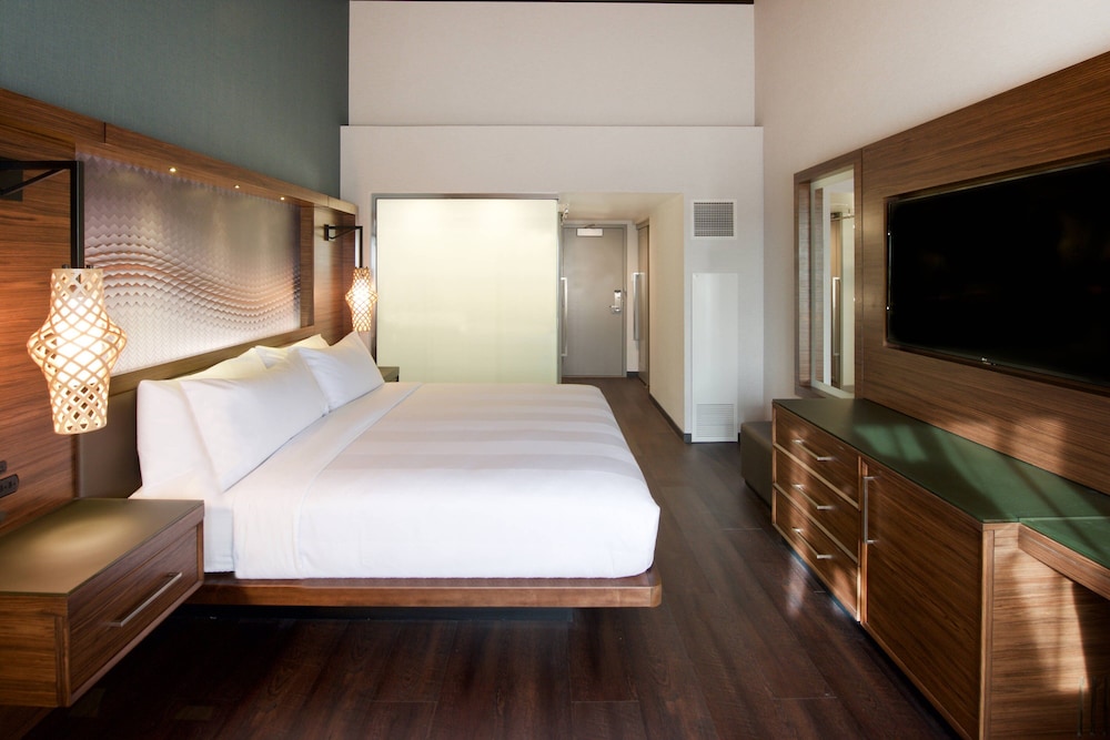 Room at Seattle Airport Marriott, SEATAC - WA