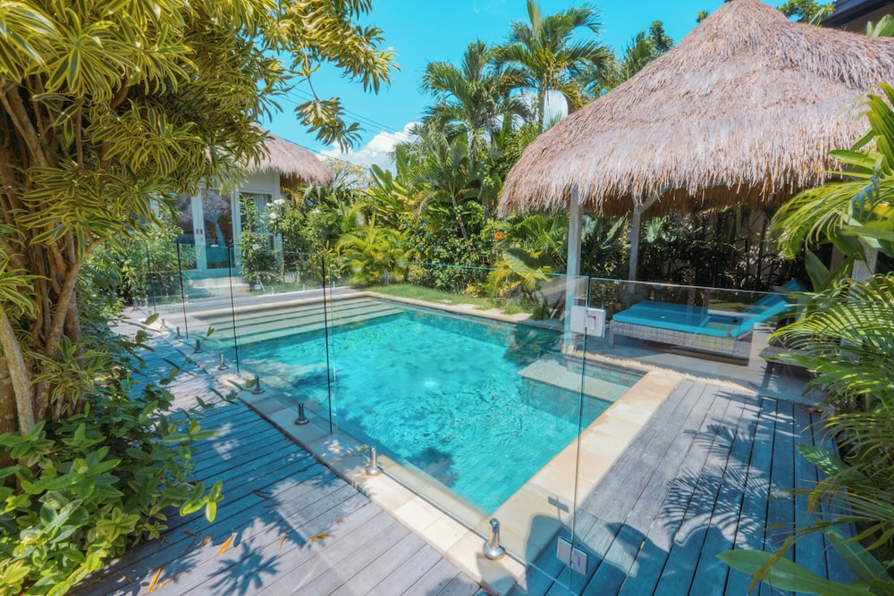 Hai Tide Beach Resort 52/74