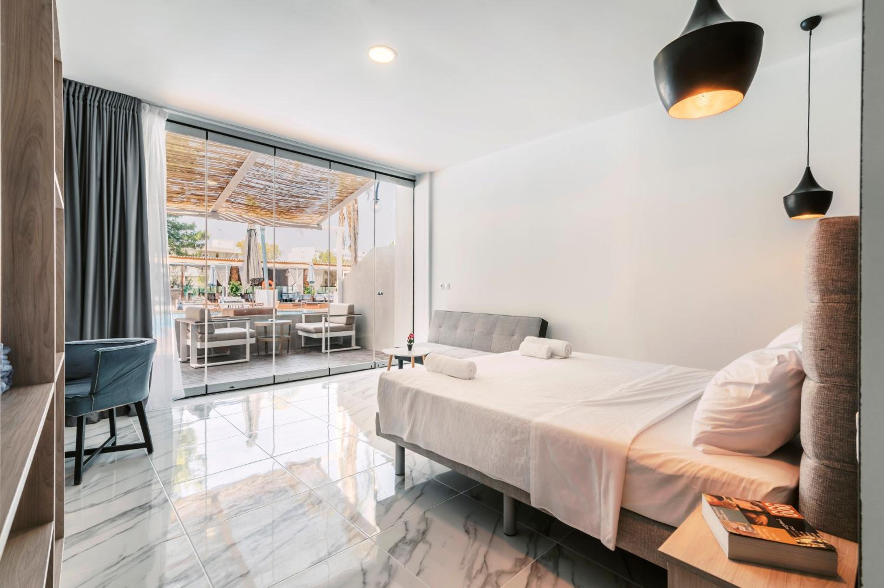 JUNIOR SUITE, POOL VIEW